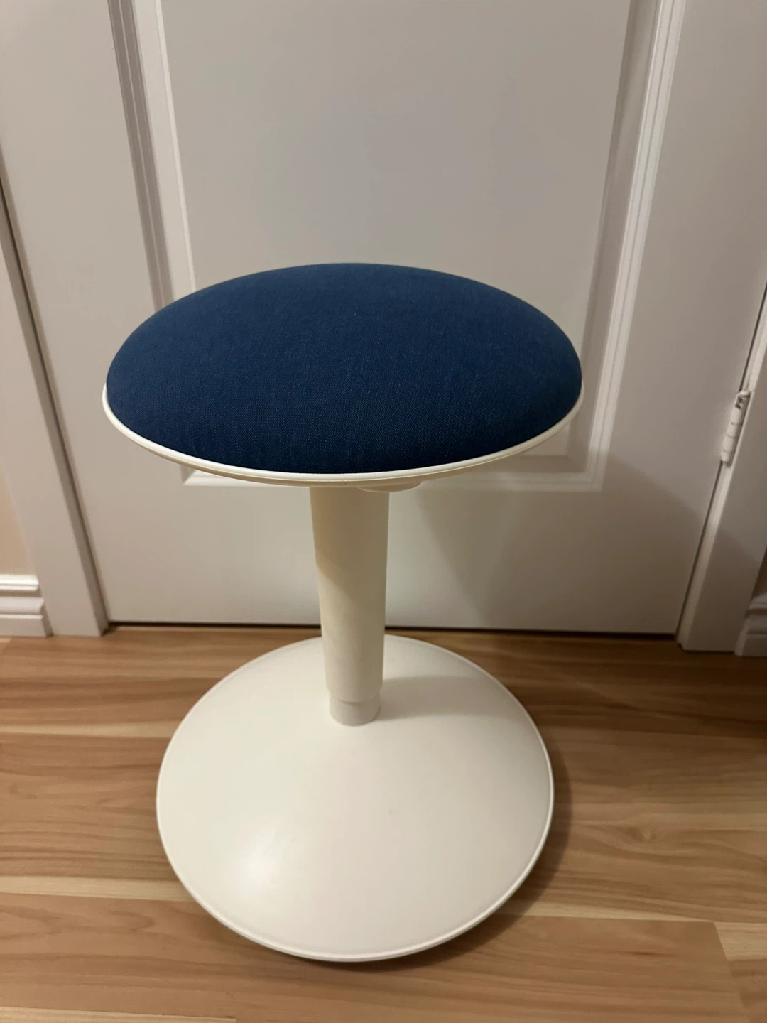 Adjustable Wobble Stool 18” - White/Blue