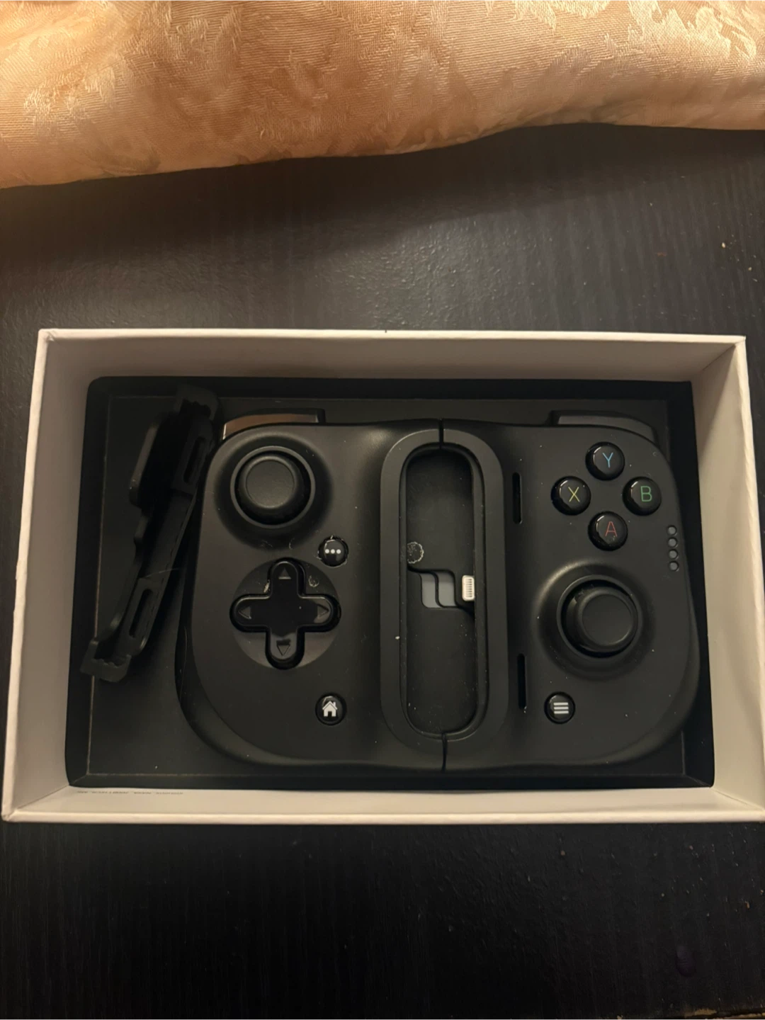 Razer Kishi Universal Gaming Controller for iPhone - photo 3