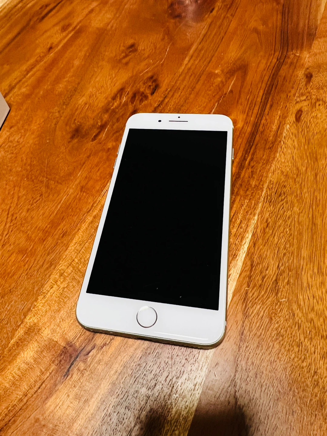 Apple iPhone 8 Plus - 64GB - Silver (White)