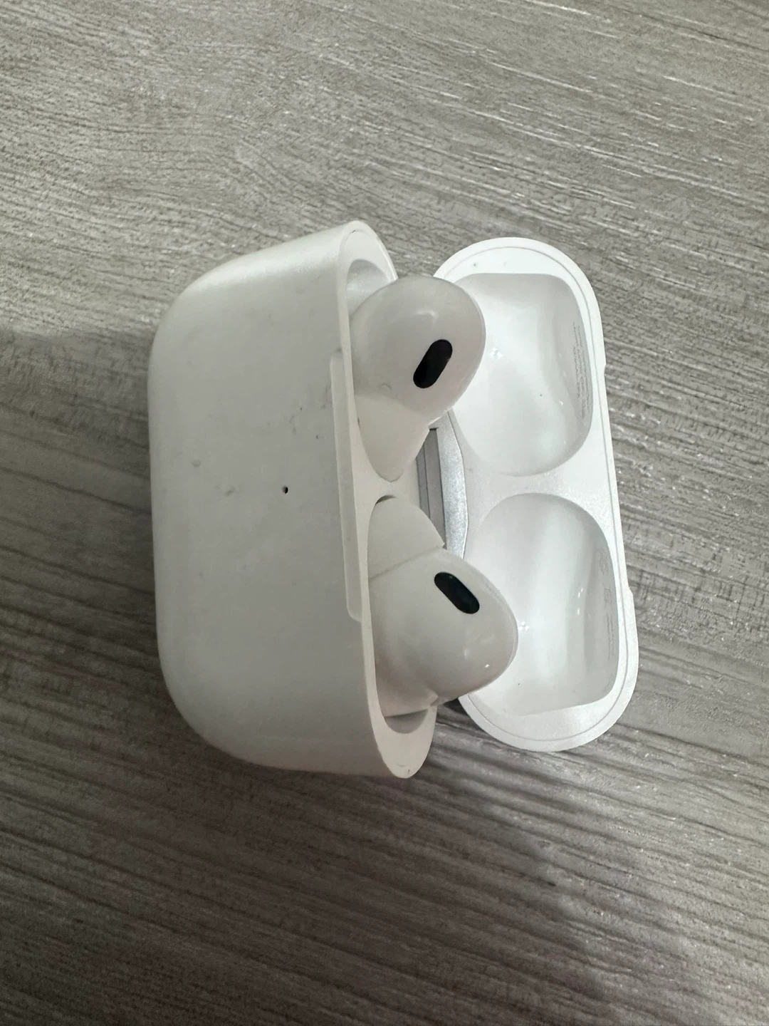 Apple AirPods Pro Charging Case - photo 4
