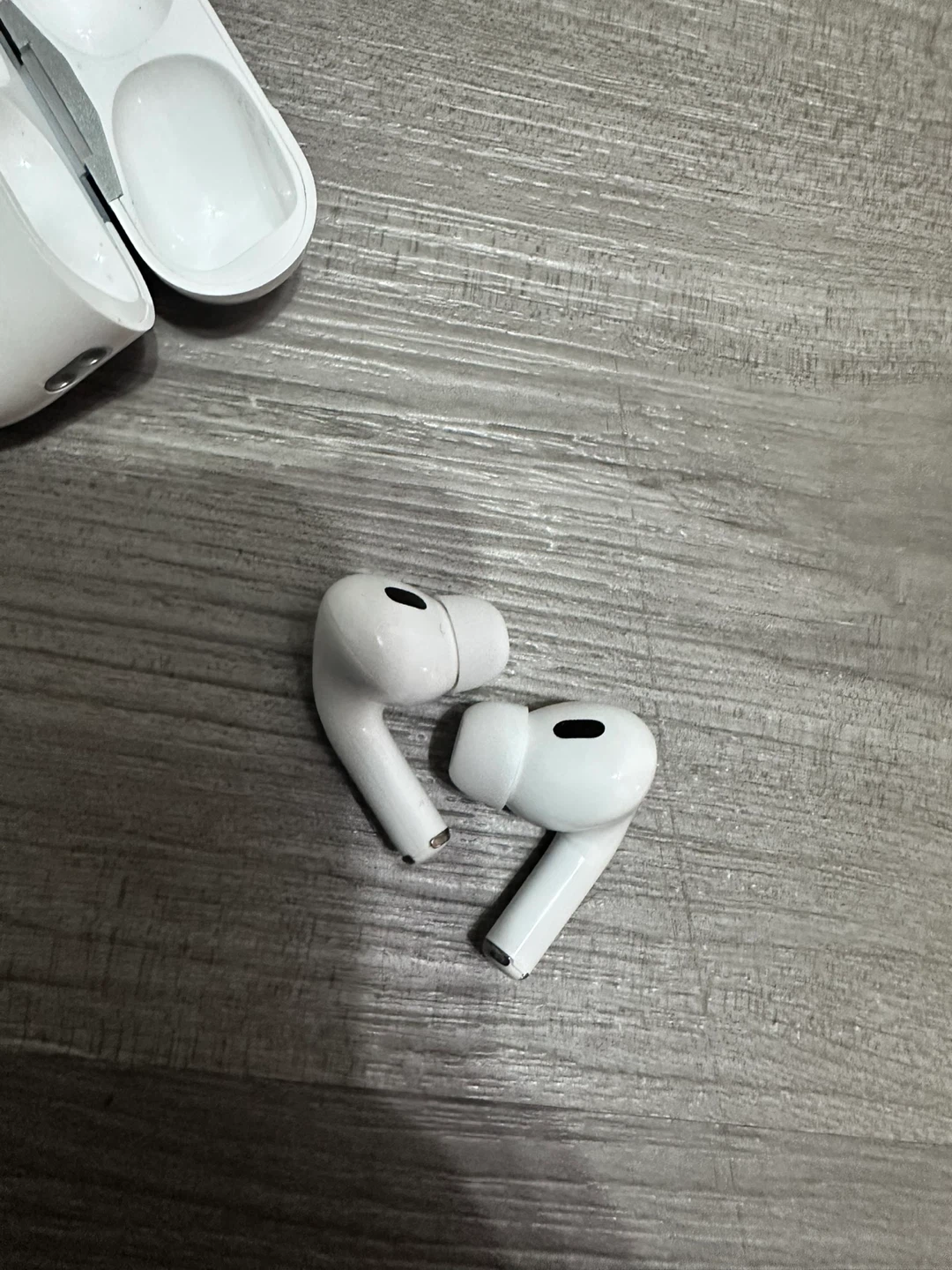Apple AirPods Pro Charging Case - photo 3