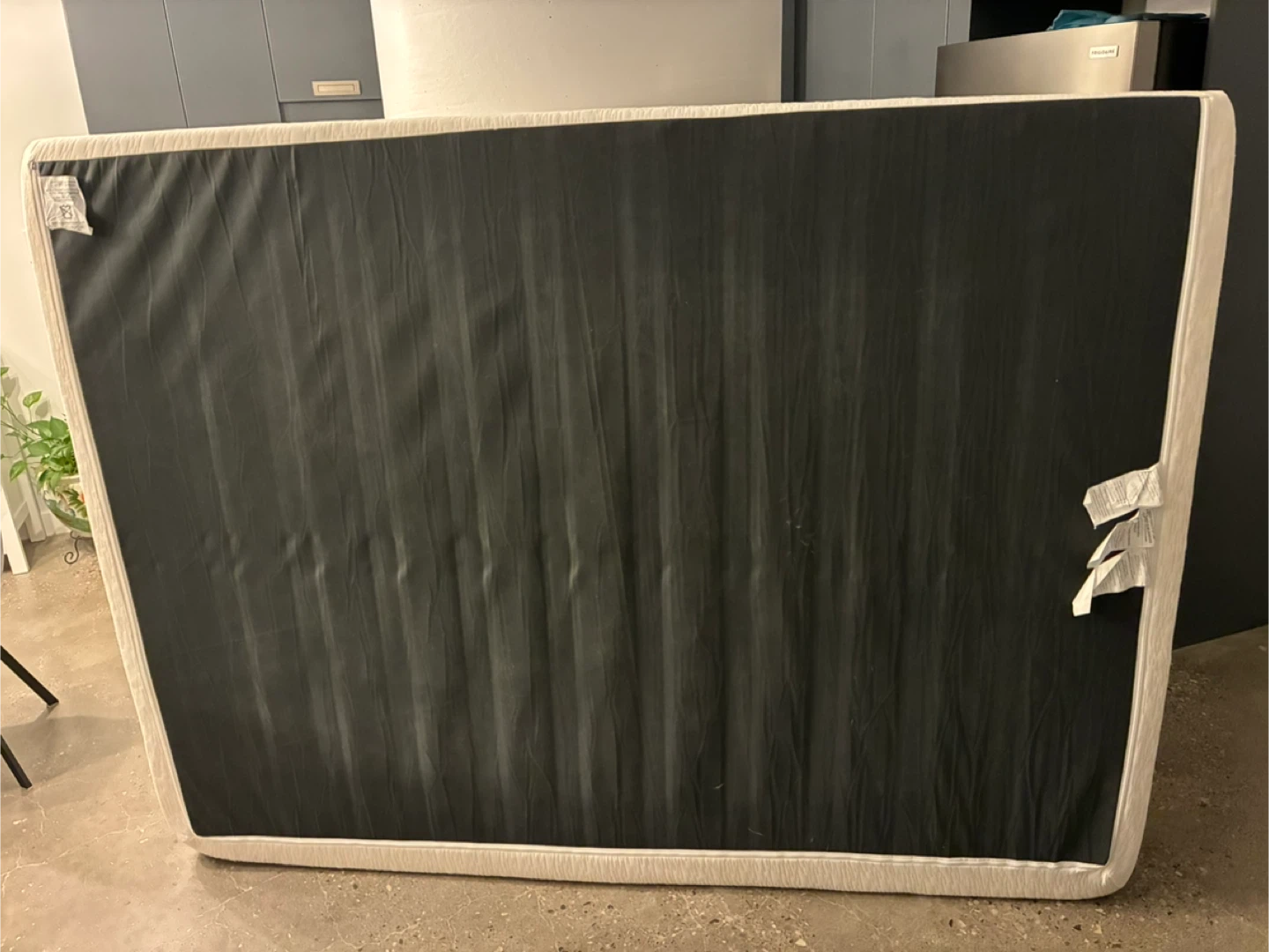 Queen 8inch memory foam mattress - photo 4