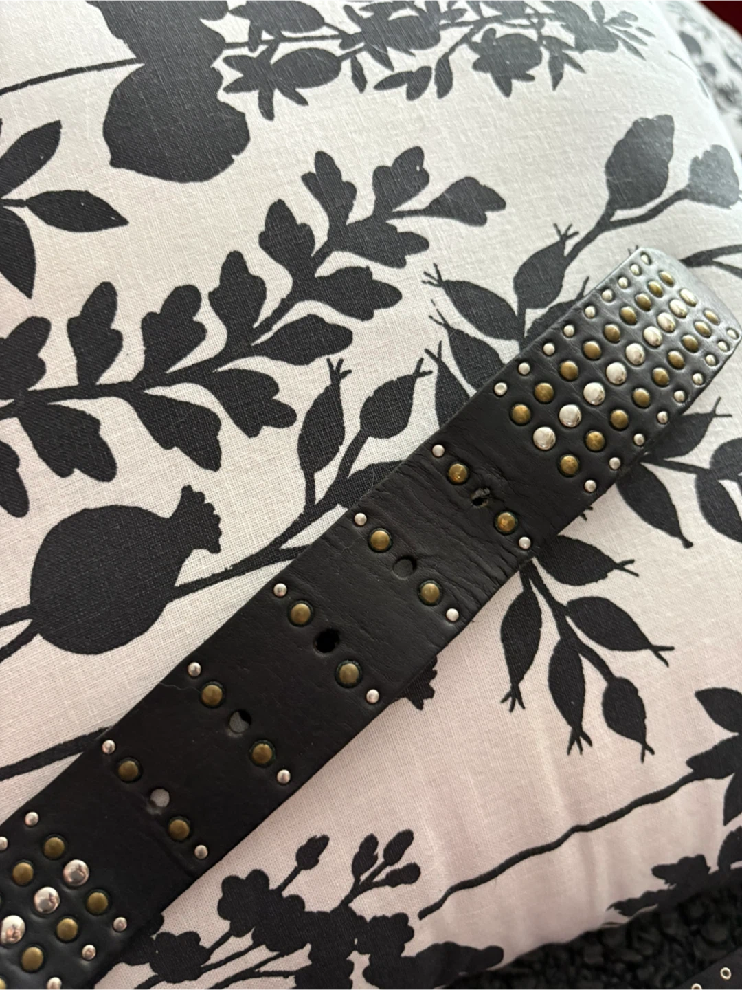 Danier Black Genuine Leather Studded Belt M/M - photo 3