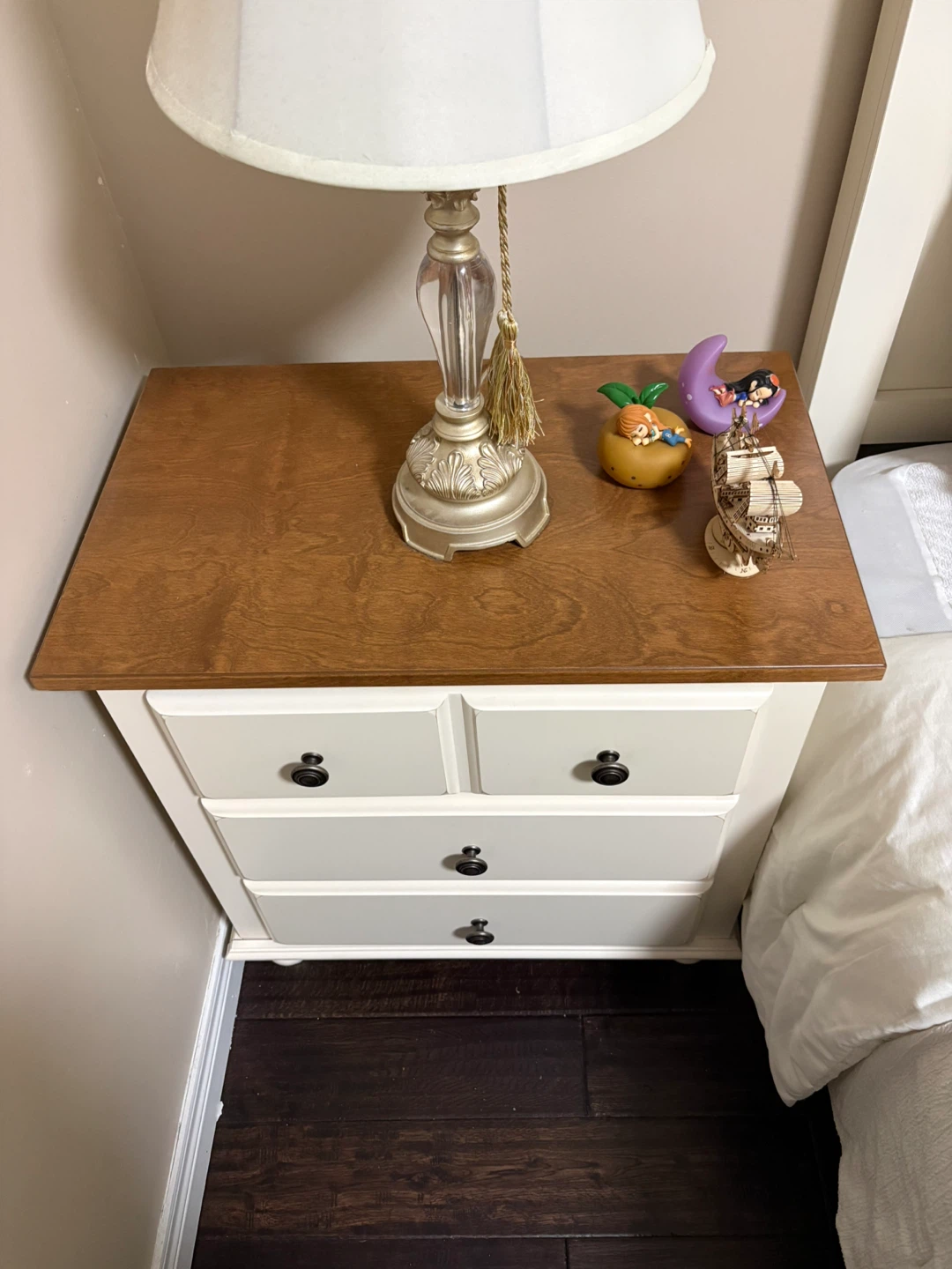 Queen Bedroom set, with lamps - photo 4