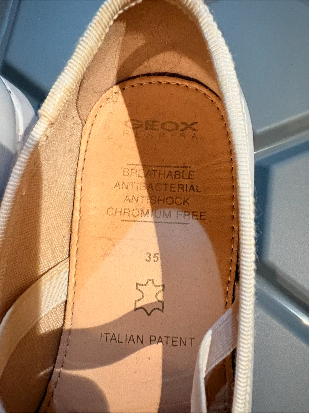 Geox White Patent Ballet Flats - Size 35 - photo 3