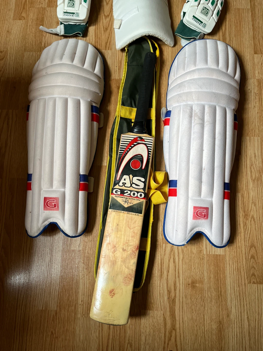 AS G 200 Cricket Bat with Pads, Gloves, and Bag - photo 5