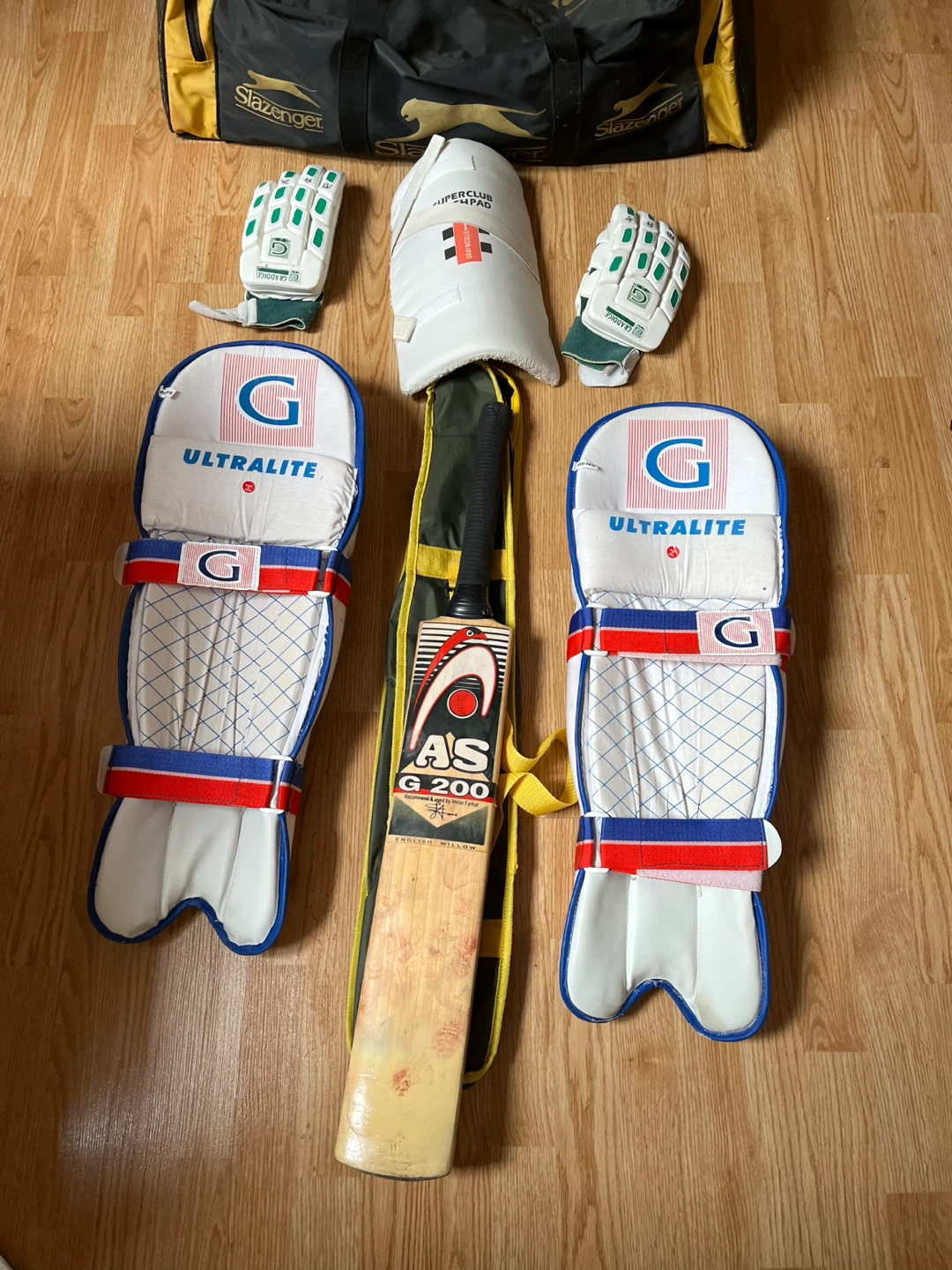 AS G 200 Cricket Bat with Pads, Gloves, and Bag - photo 4