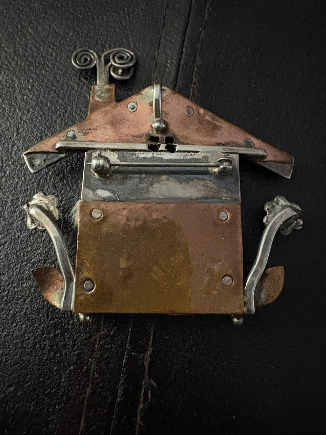 Vintage Artistic House Brooch with Figures - photo 2