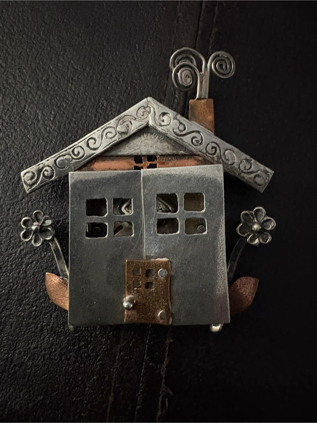 Vintage Artistic House Brooch with Figures