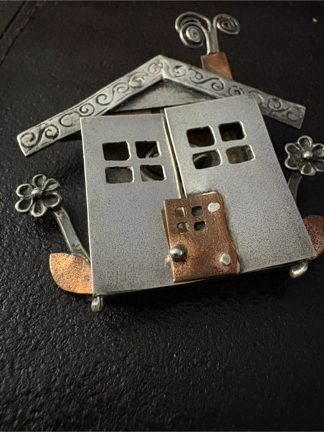 Vintage Artistic House Brooch with Figures - photo 5