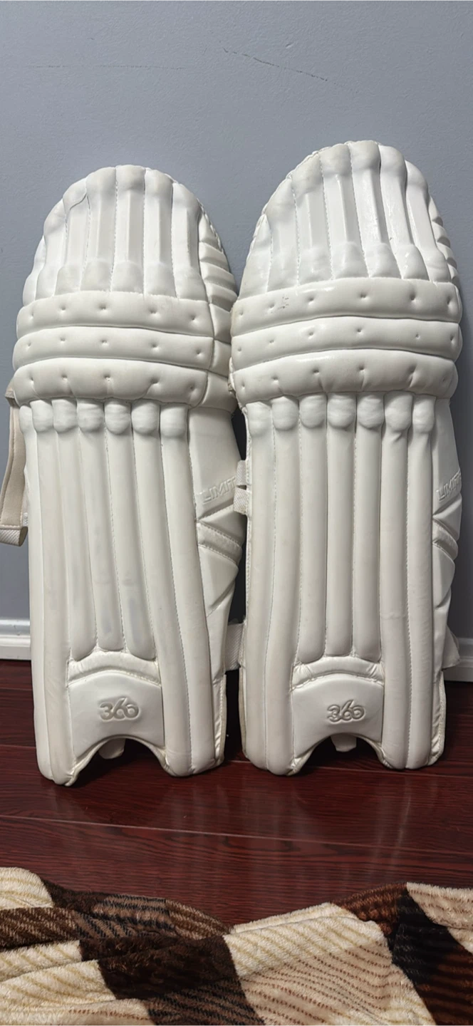 Cricket  limited edition pads with optional blue clads - photo 2