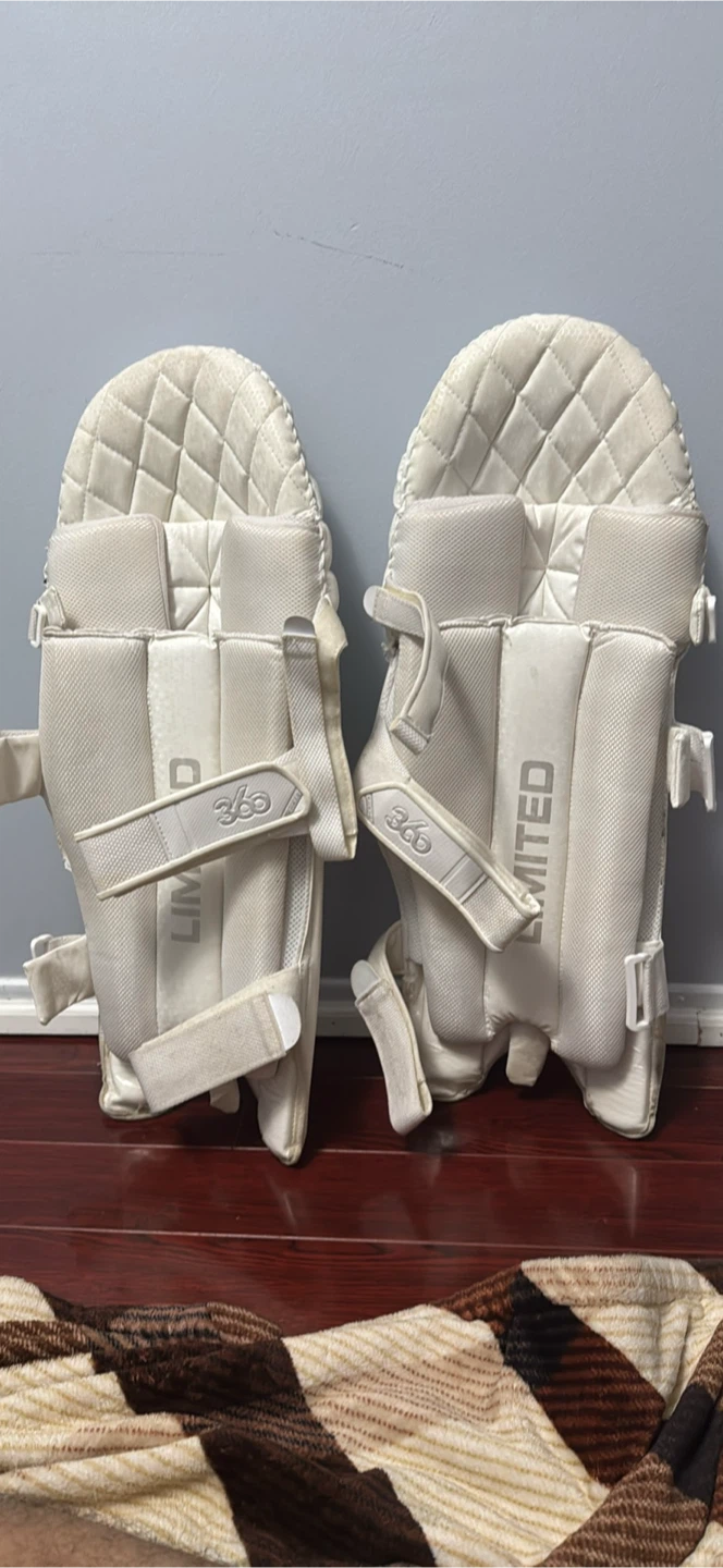 Cricket  limited edition pads with optional blue clads - photo 3