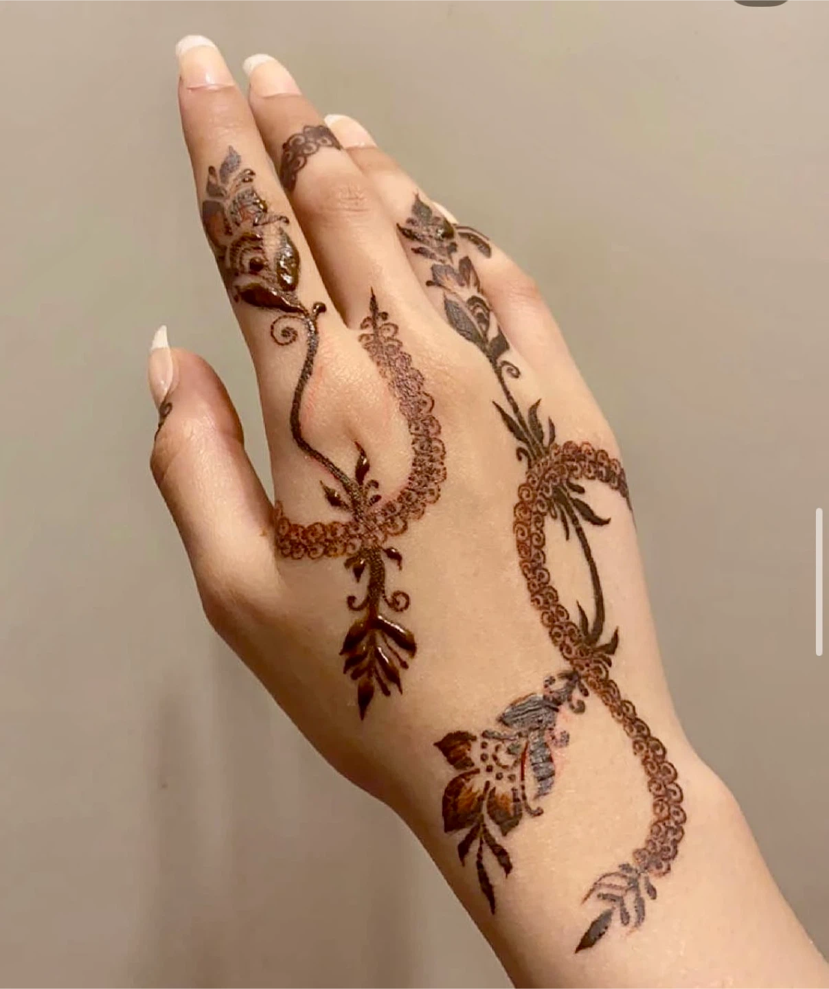 Henna / Mehndi application - photo 5
