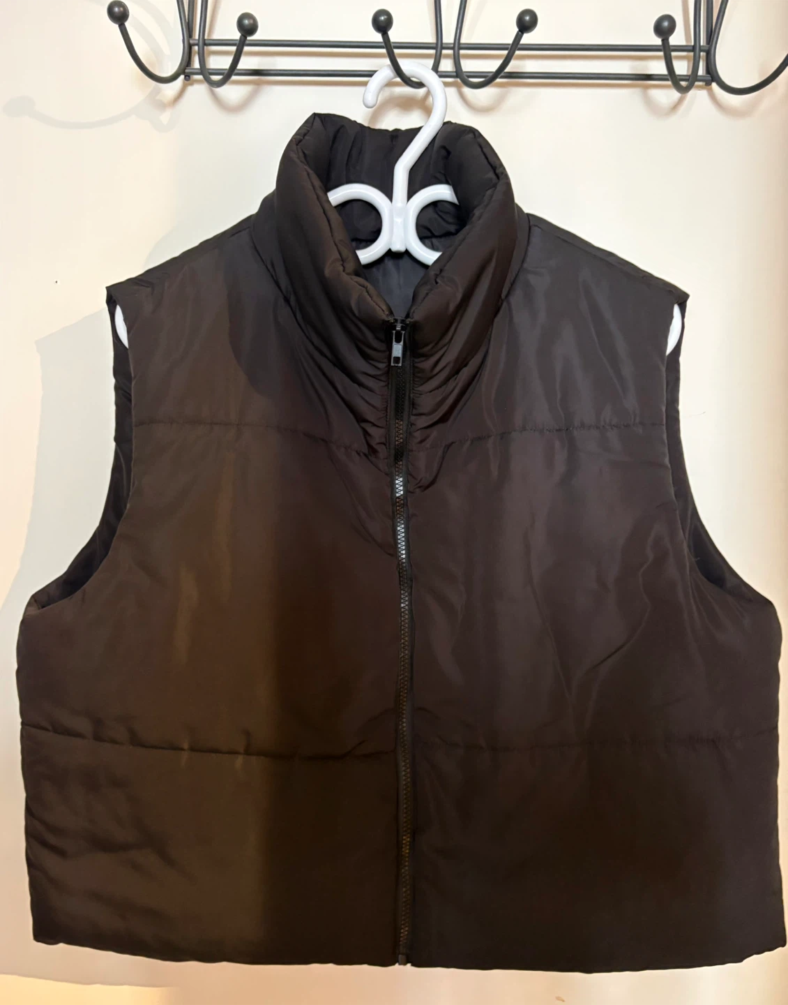 Cropped Black Puffer Vest - photo 2