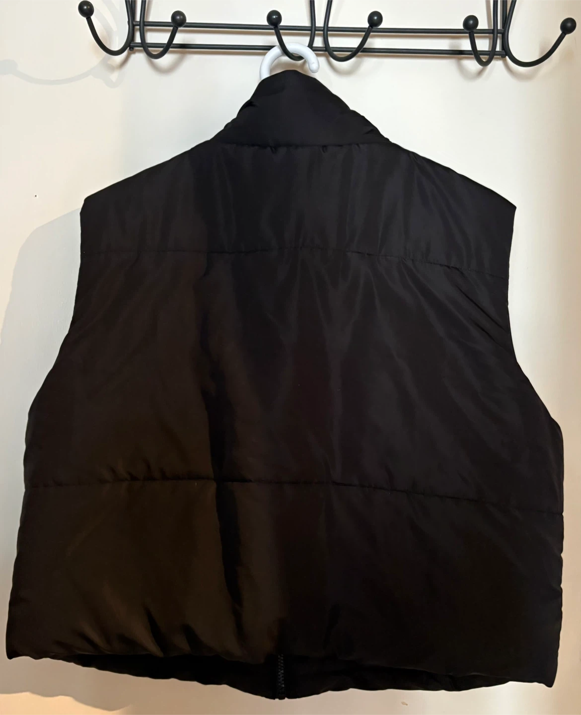Cropped Black Puffer Vest - photo 3