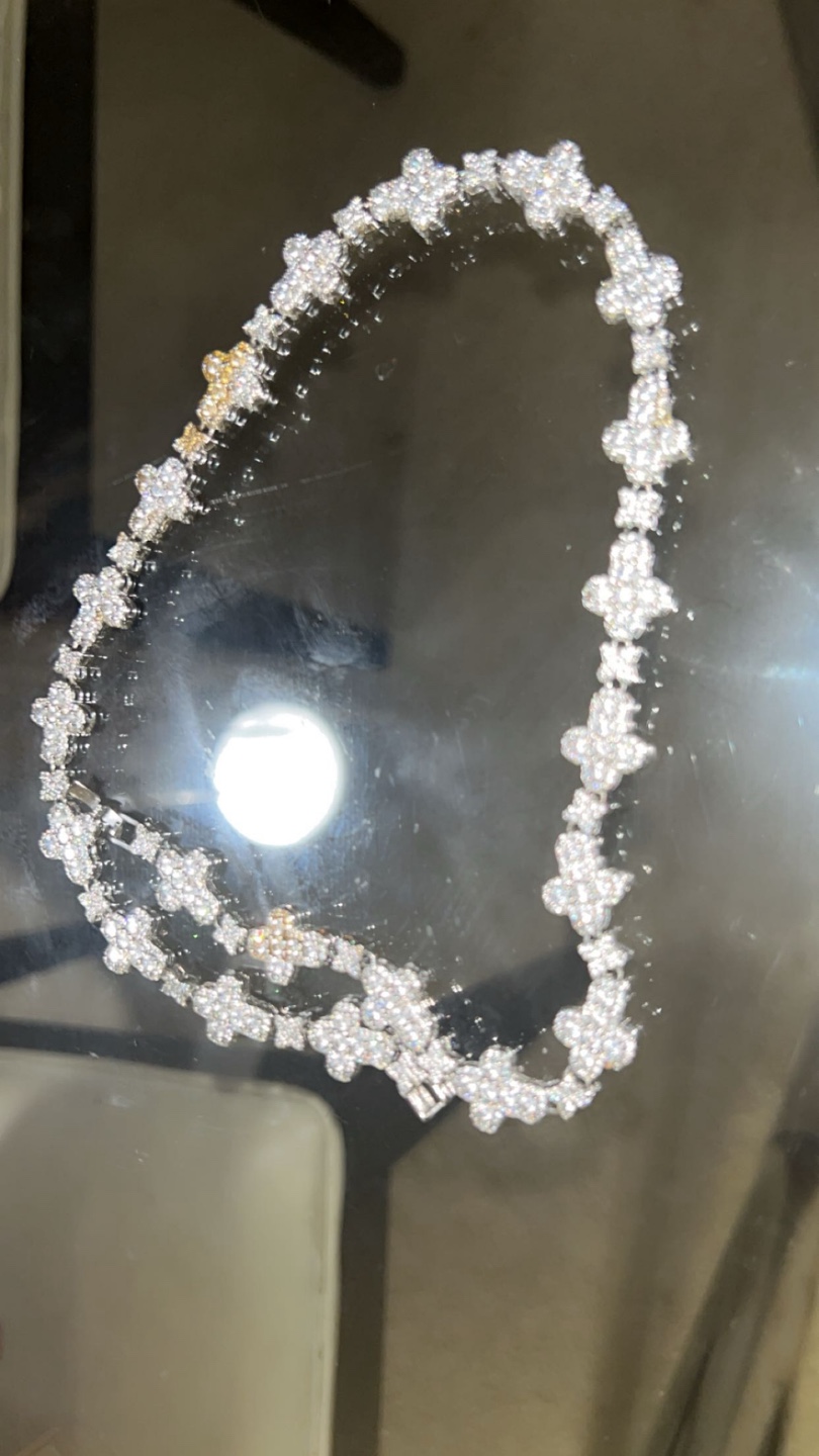 Sparkling Clover Necklace Vvs1 Mossanite
