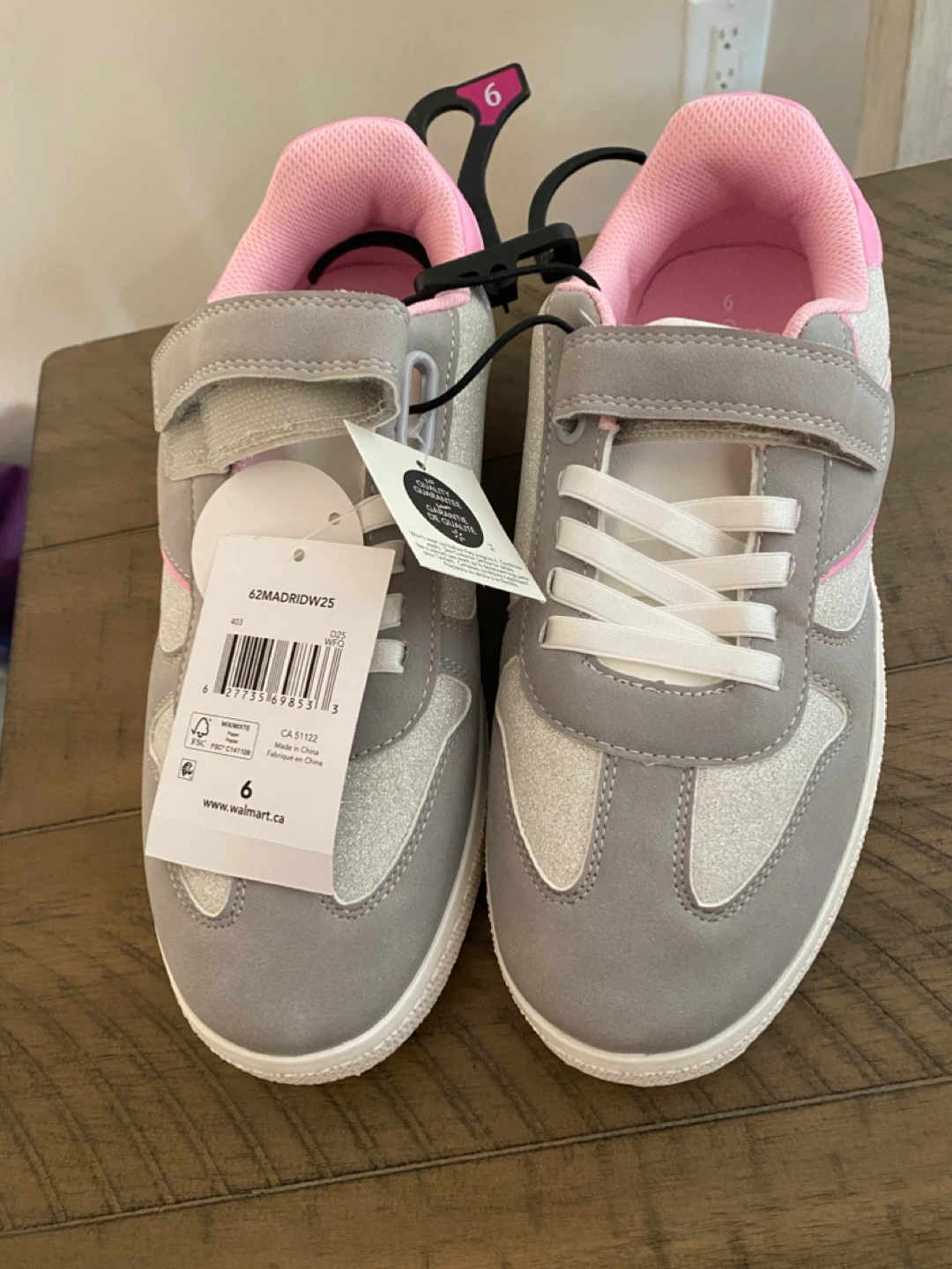 Children's Athletic Shoes Size 6