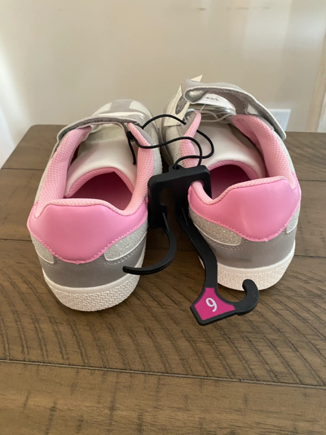 Children's Athletic Shoes Size 6 - photo 3