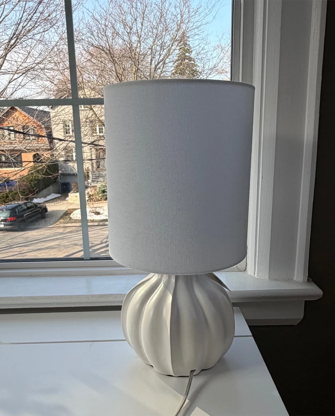 Modern White Ceramic Table Lamp – Sculptural Base