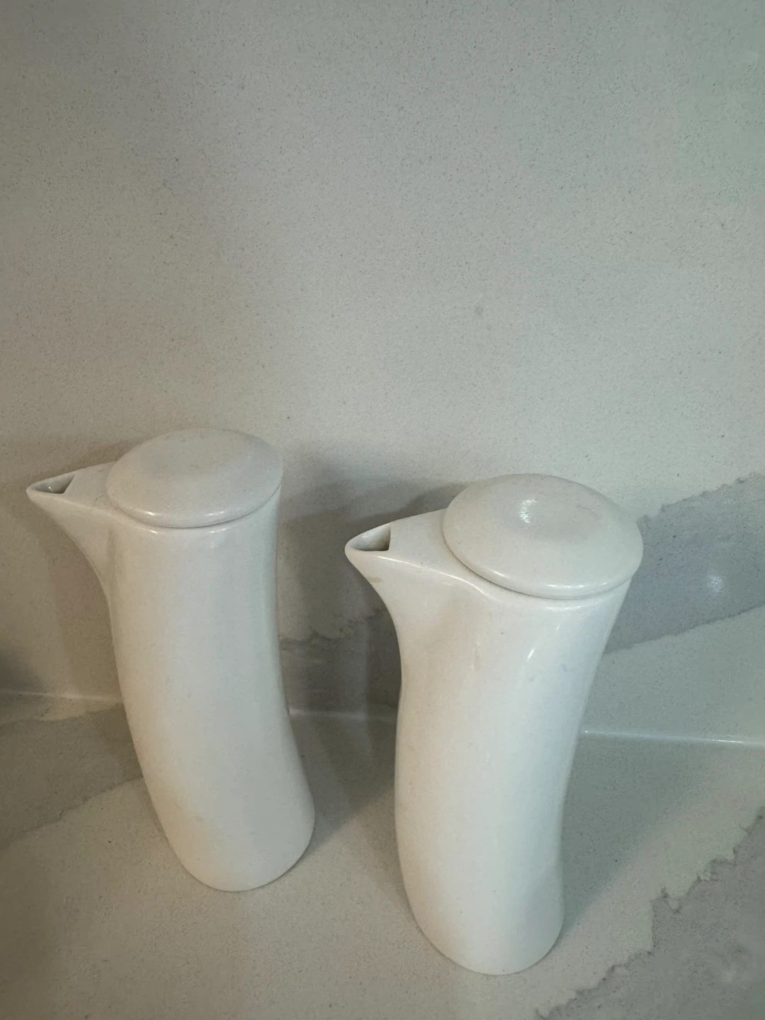 Set of 2 White Ceramic Creamers/Sauce Pitchers - photo 2