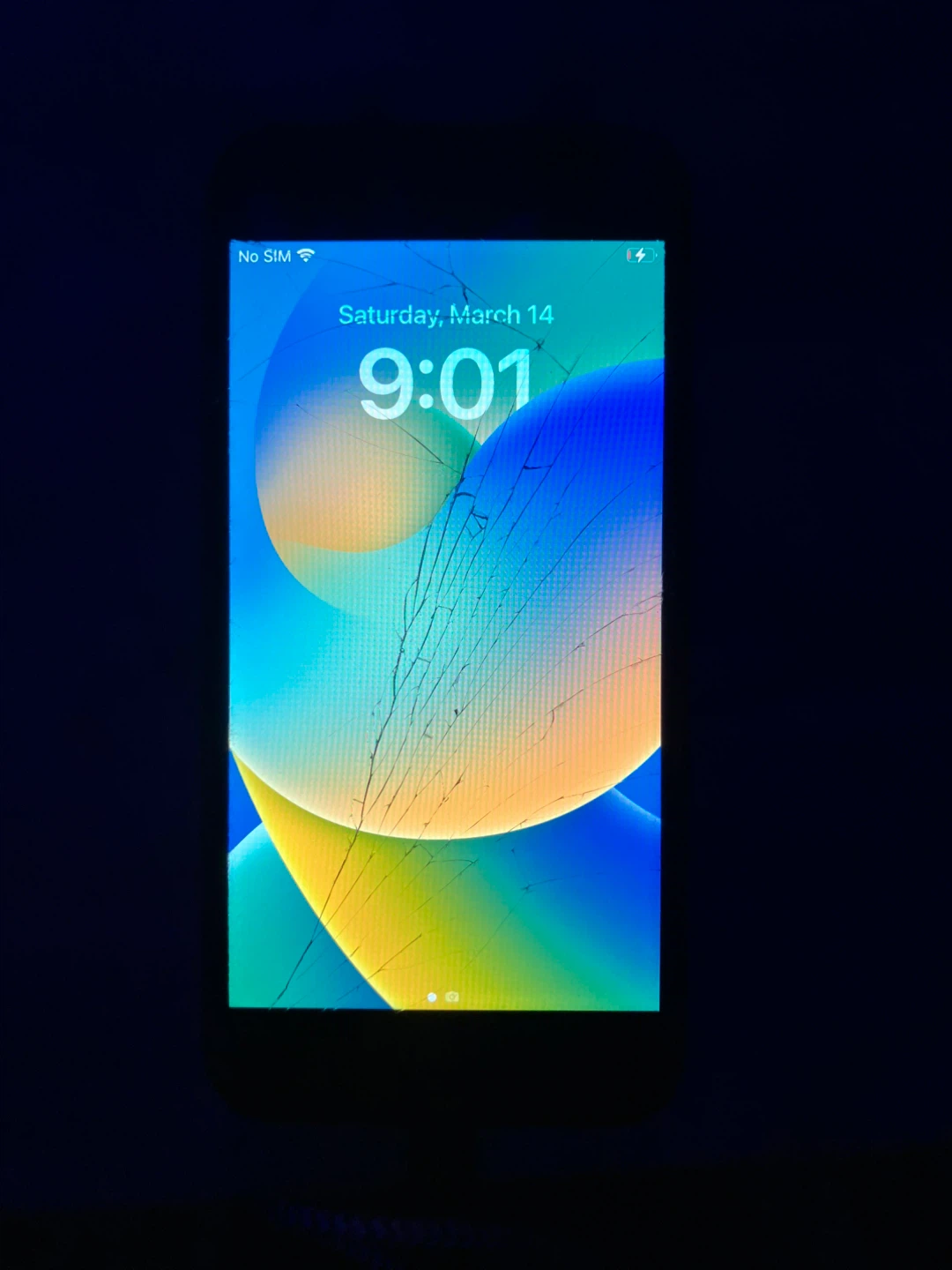 Apple iPhone 8 Cracked Screen - photo 3