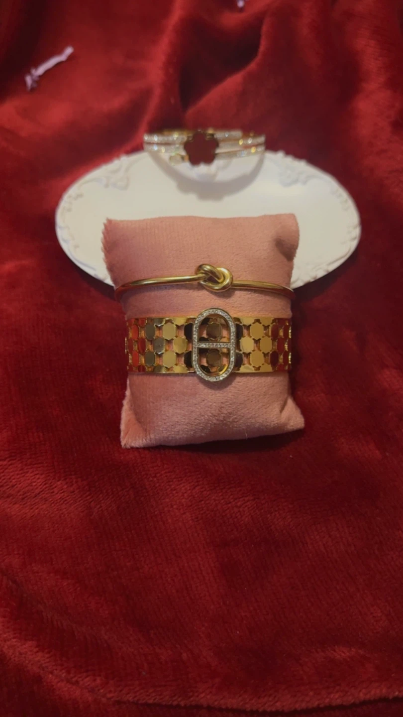 Gold Tone Link Bracelet with Clasp Accent