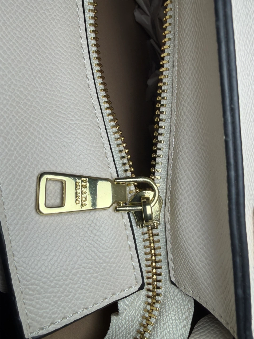 Prada White Leather Tote Bag - photo 4