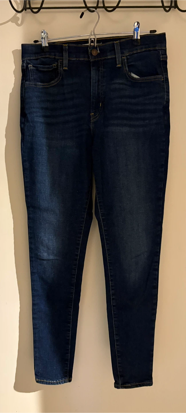 Levi's 720 High Rise Super Skinny Jeans - Size 31