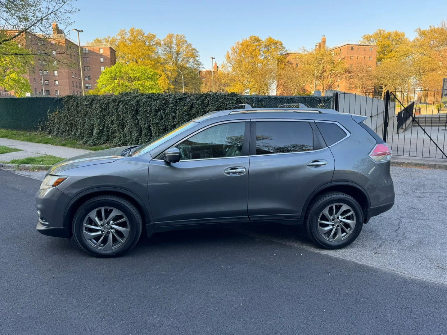 2018 Nissan Rogue SV SUV - photo 2