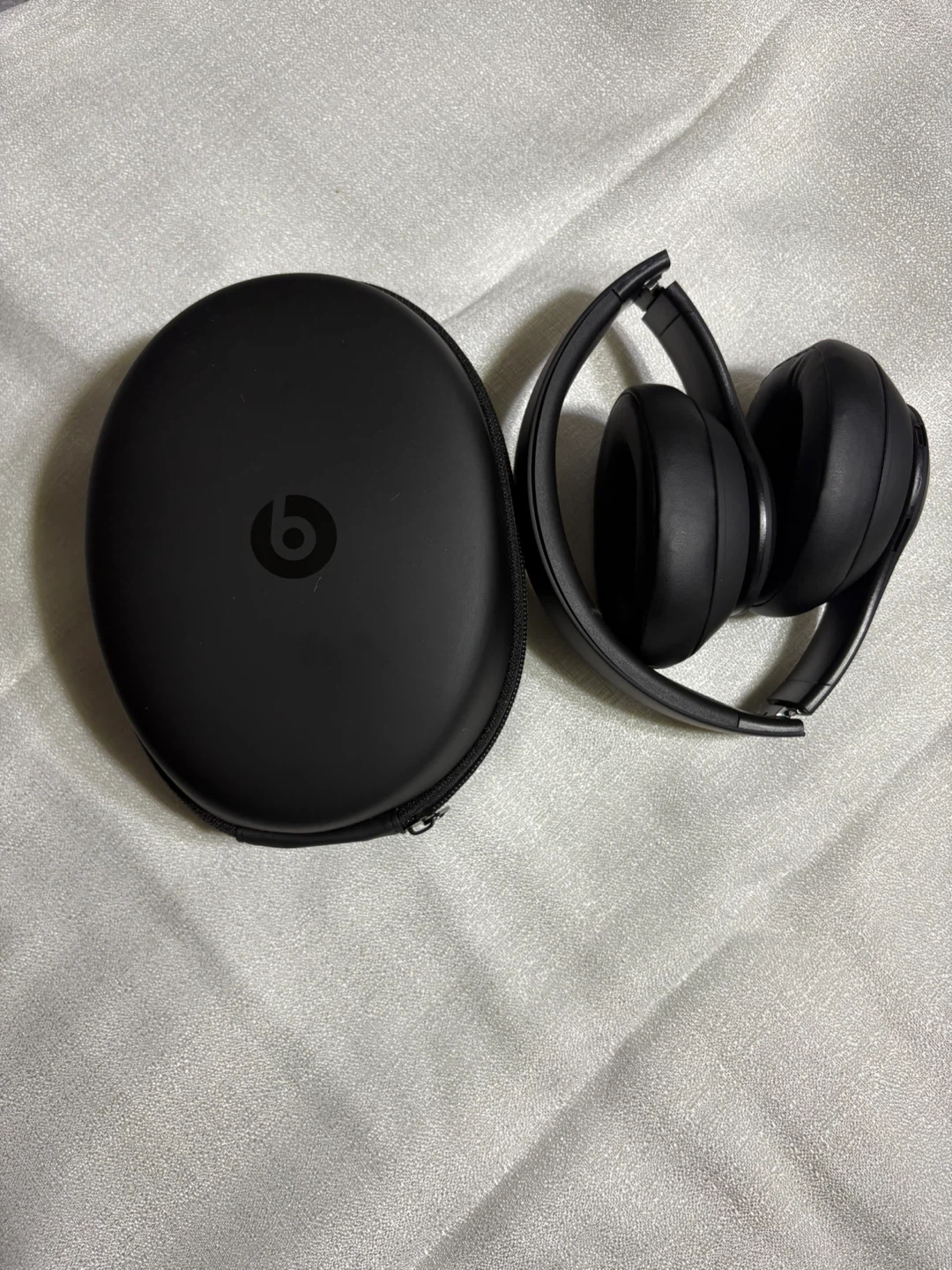 Beats Studio 3 Wireless Headphones with Case