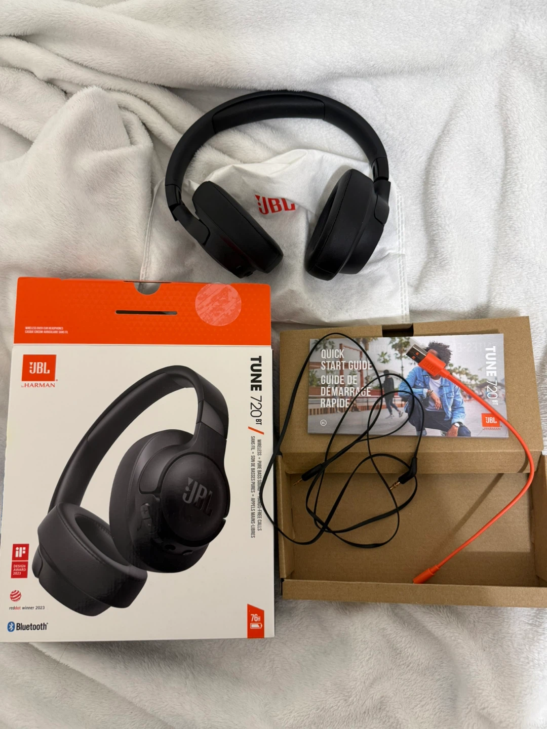 JBL Tune 720BT Wireless Over Ear Headphones (black)