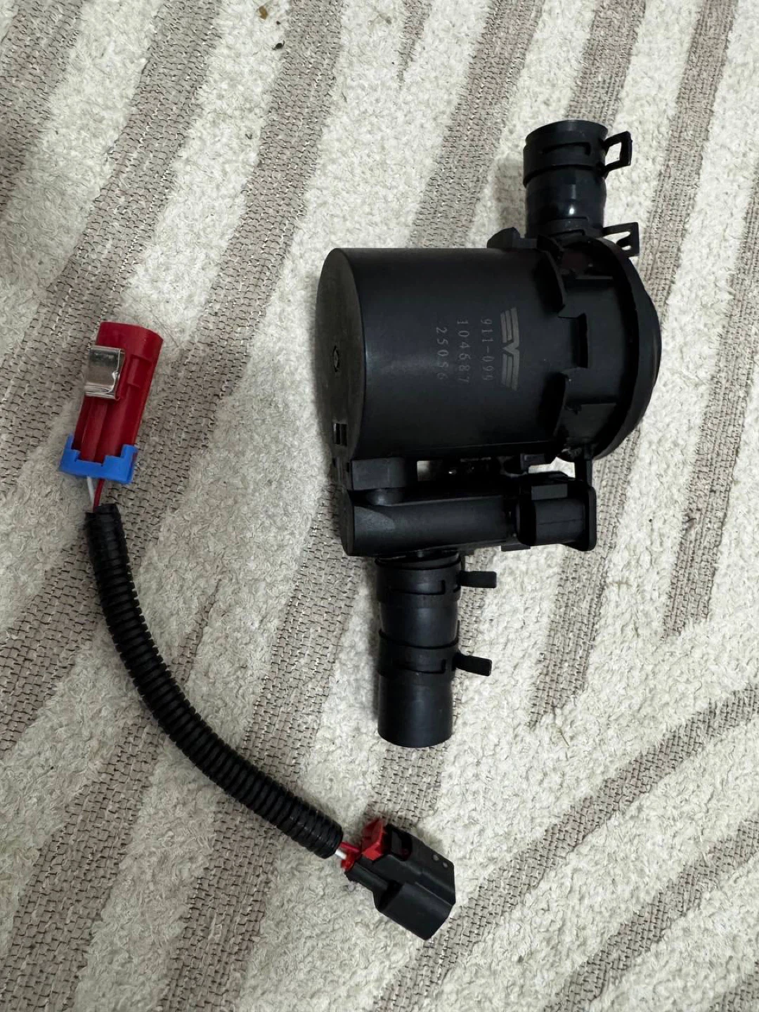 Dorman 911-099 EVAP Vapor Canister Vent Solenoid Chevy Silv - photo 2
