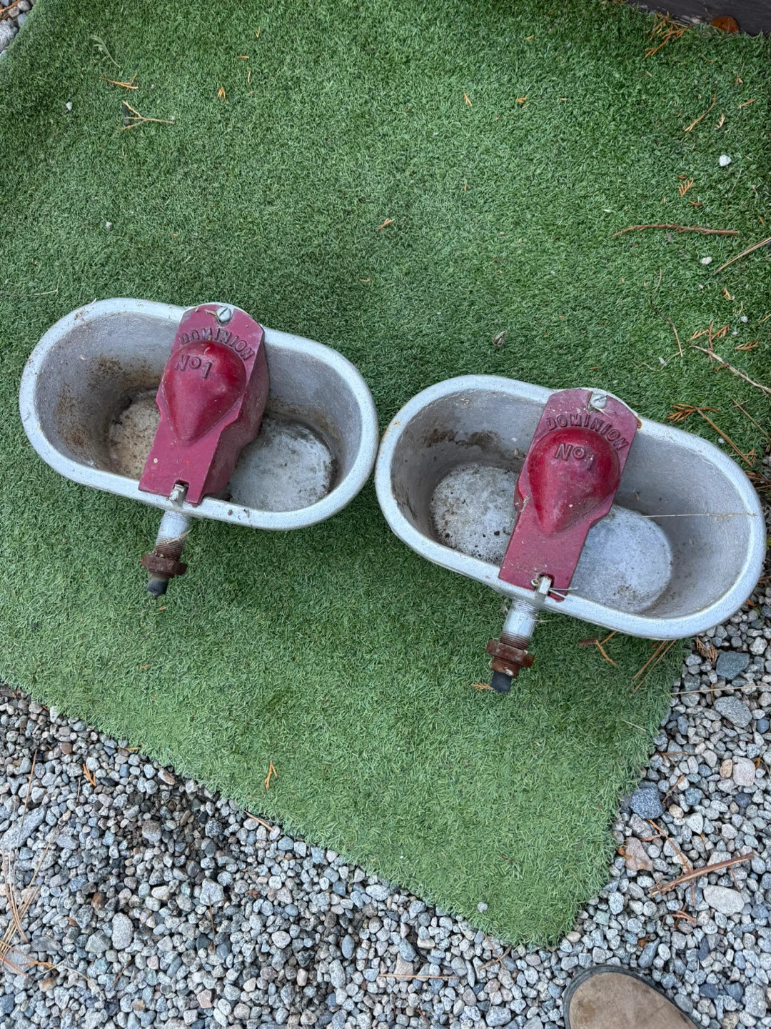 Dominion No. 1 Cast Iron Waterer Trough (Set of 2)
