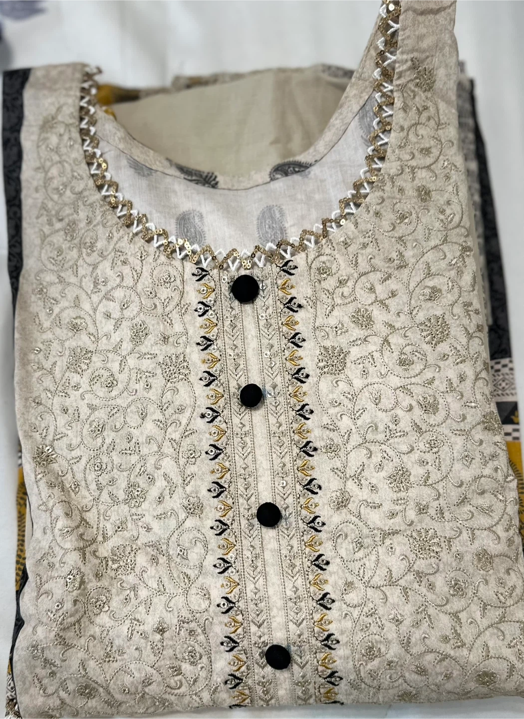 Embroidered Kurti with Pants and Scarf - photo 2
