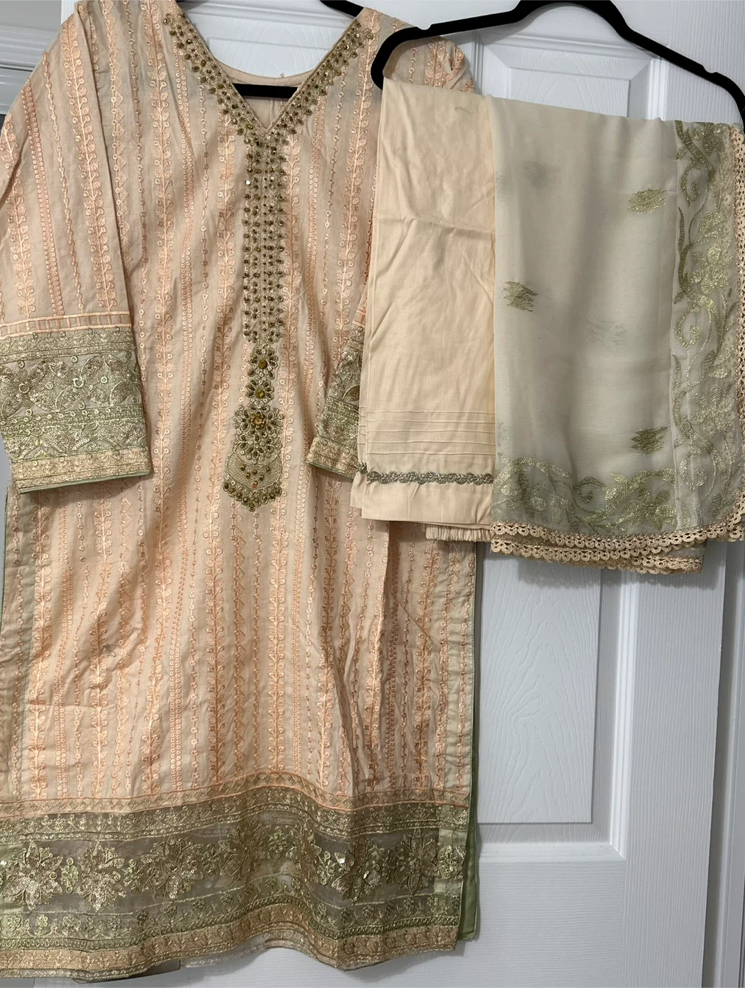 Embroidered Kurti with Pants and Scarf - photo 3