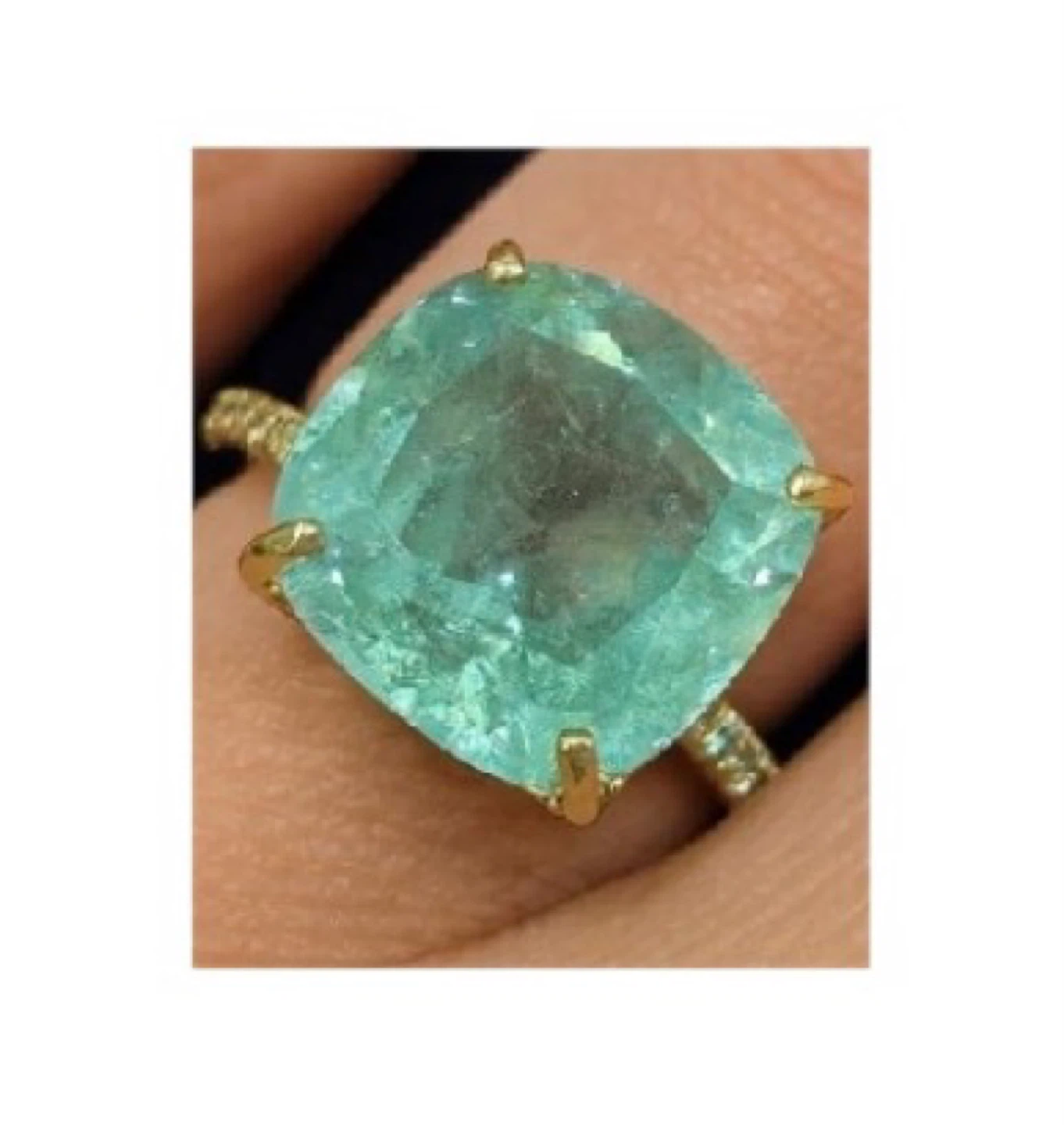 10KT Gold Colombian Emerald & Diamond Ring Size 6.75