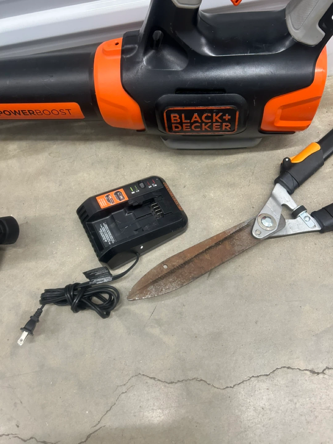 BLACK+DECKER  Cordless Blower  smaller handheld blower,scissor - photo 3