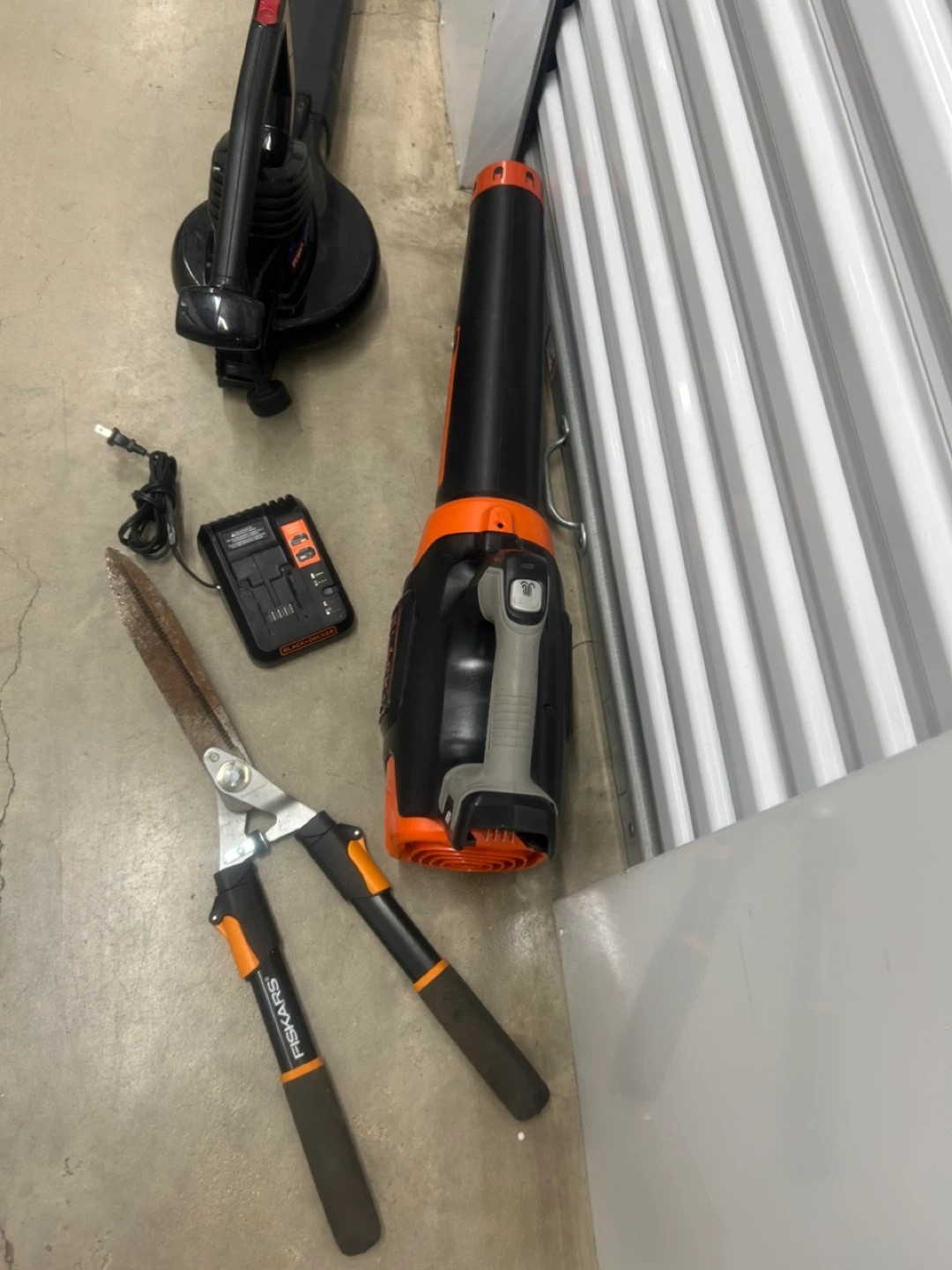 BLACK+DECKER  Cordless Blower  smaller handheld blower,scissor - photo 2
