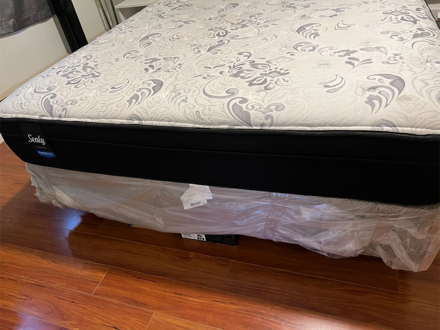 Queen Mattress + bed box - photo 5