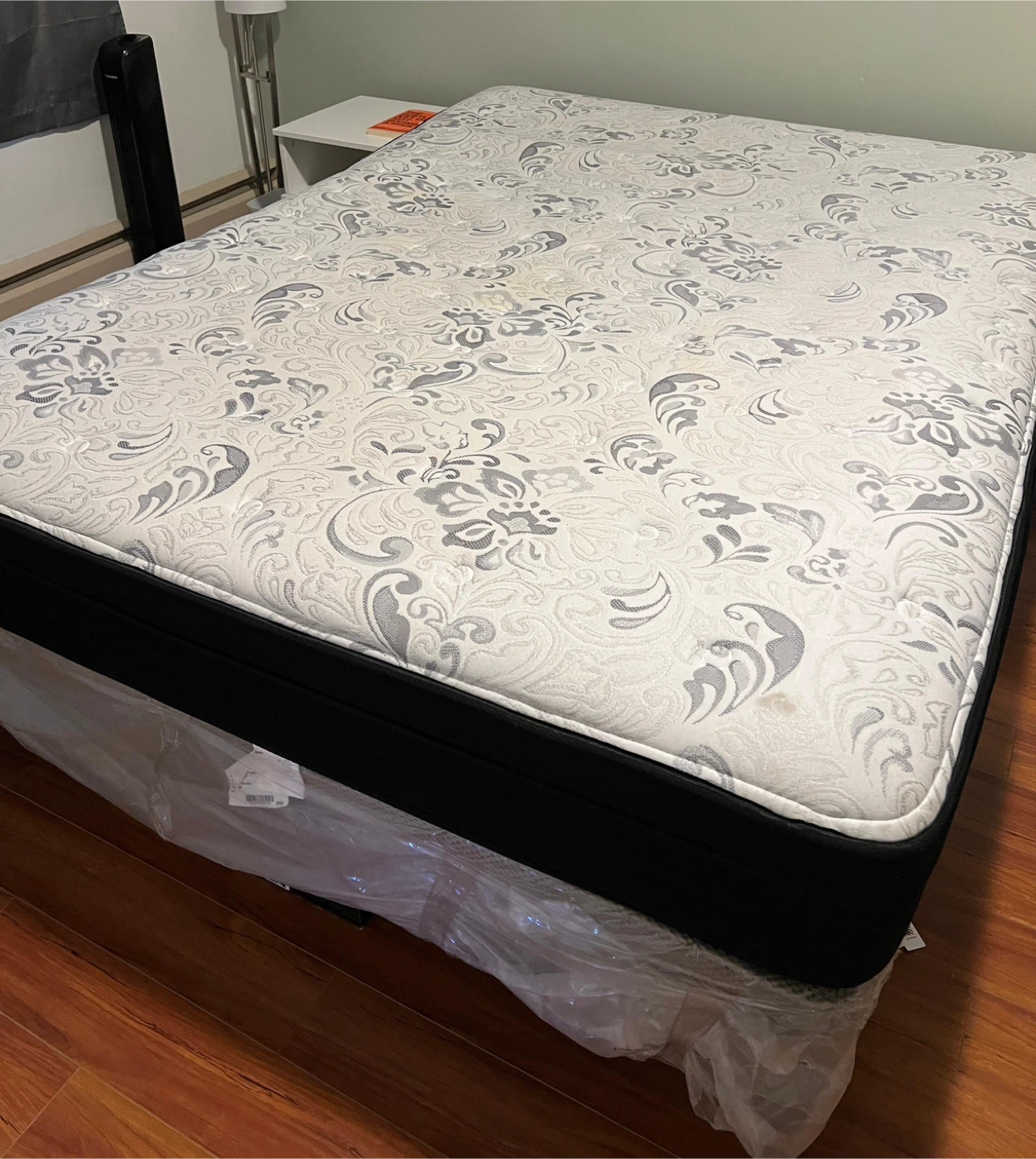 Queen Mattress + bed box - photo 4