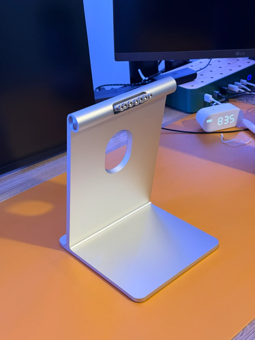 Apple Studio Display with VESA mount + stand - photo 3