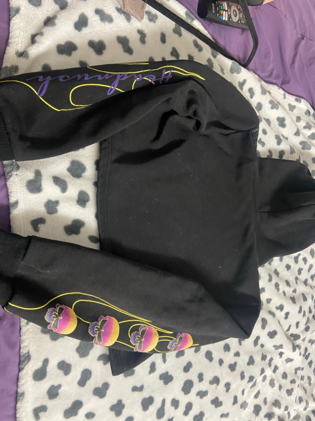 Headrush black graphic cropped hoodie - photo 3