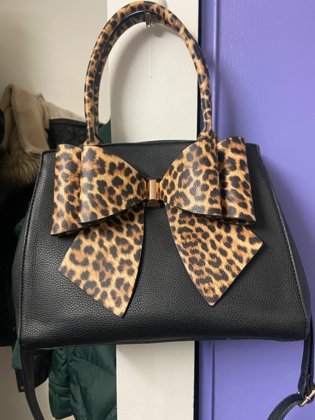 Black Handbag with Leopard Print Bow - photo 3