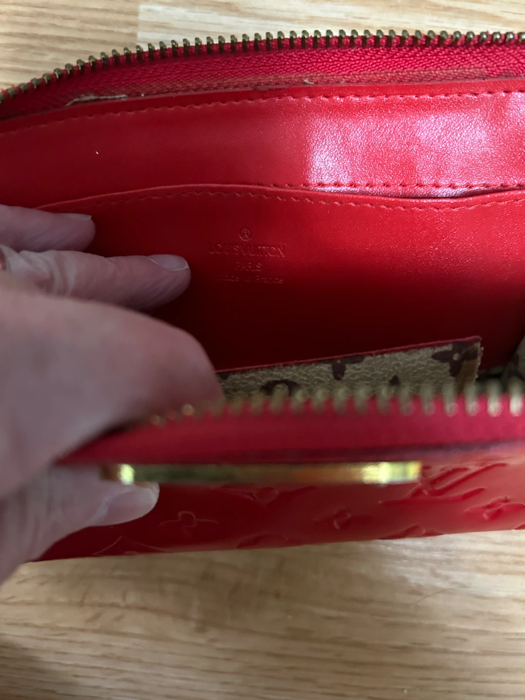 Red Louis Vuitton Monogram Vernis Pouch - photo 5