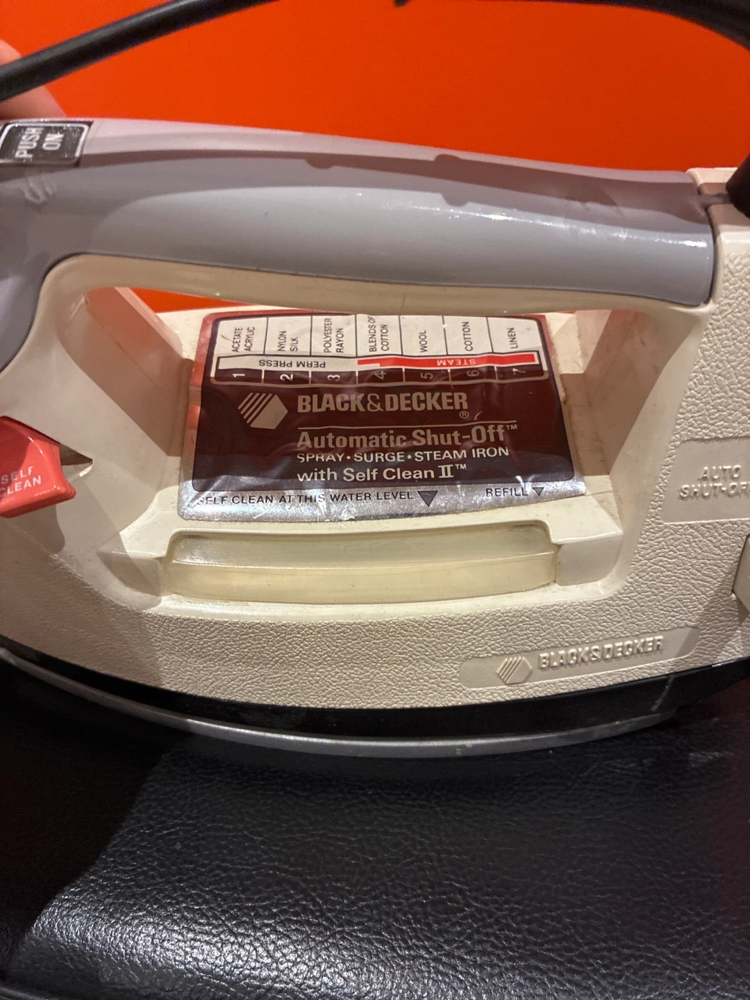 Black & Decker Automatic Shut-Off Steam Iron - photo 2