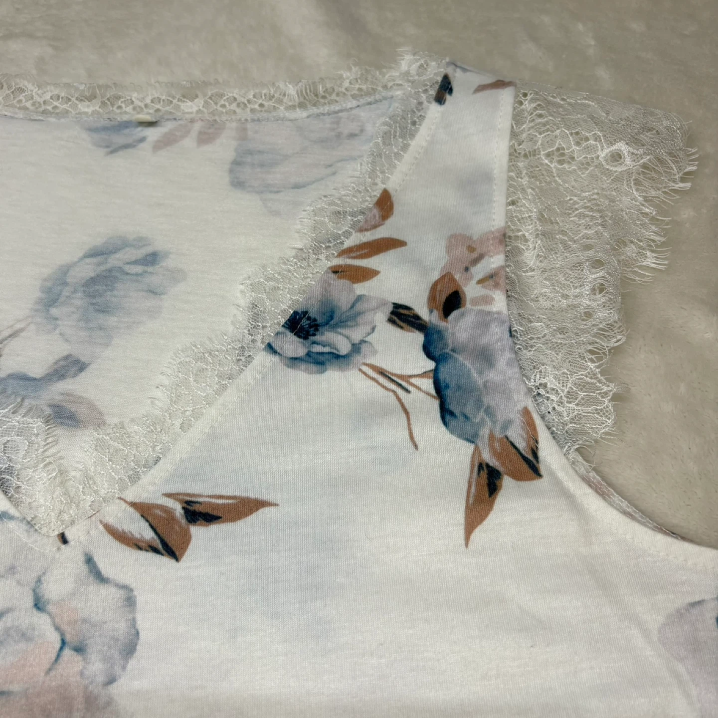 Dreamlascar White Blue Floral Lace Cap Sleeve V Neck Top Size S - photo 4