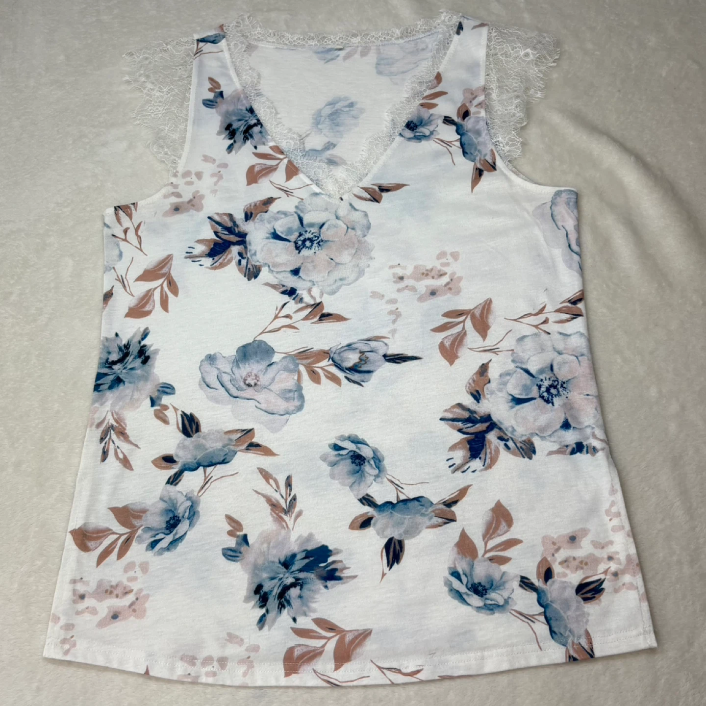 Dreamlascar White Blue Floral Lace Cap Sleeve V Neck Top Size S - photo 2