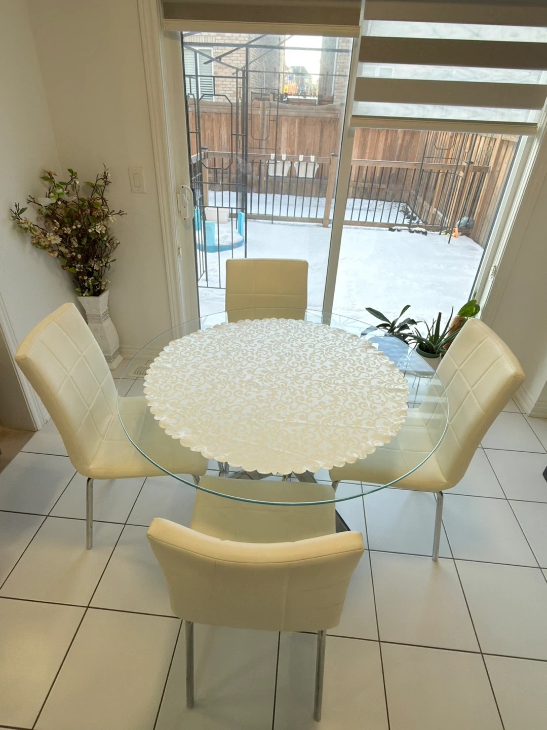 MOVING SALE!!! Glass Top Dining Table with 4 Off-white Chairs - photo 2