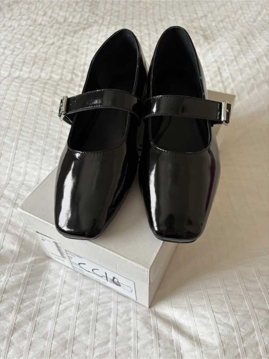 Patent leather Mary Jane flats