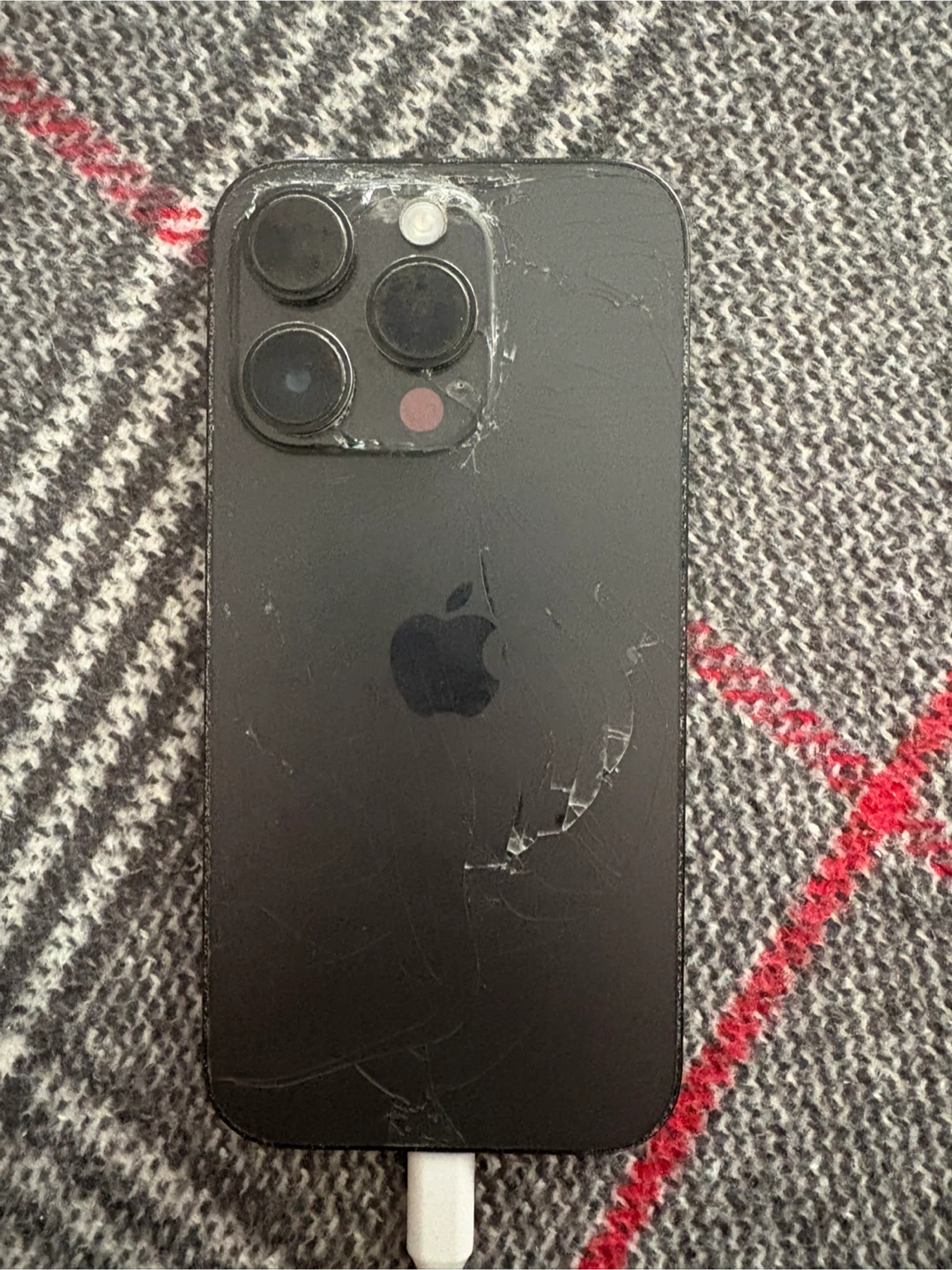 iPhone 14 Pro - photo 2